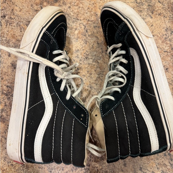 Black & White sk8 hi Vans - Picture 6 of 7